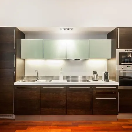★5 Star Living-amazing 2bed|2bath Apt-old Town Sq Apartmán *